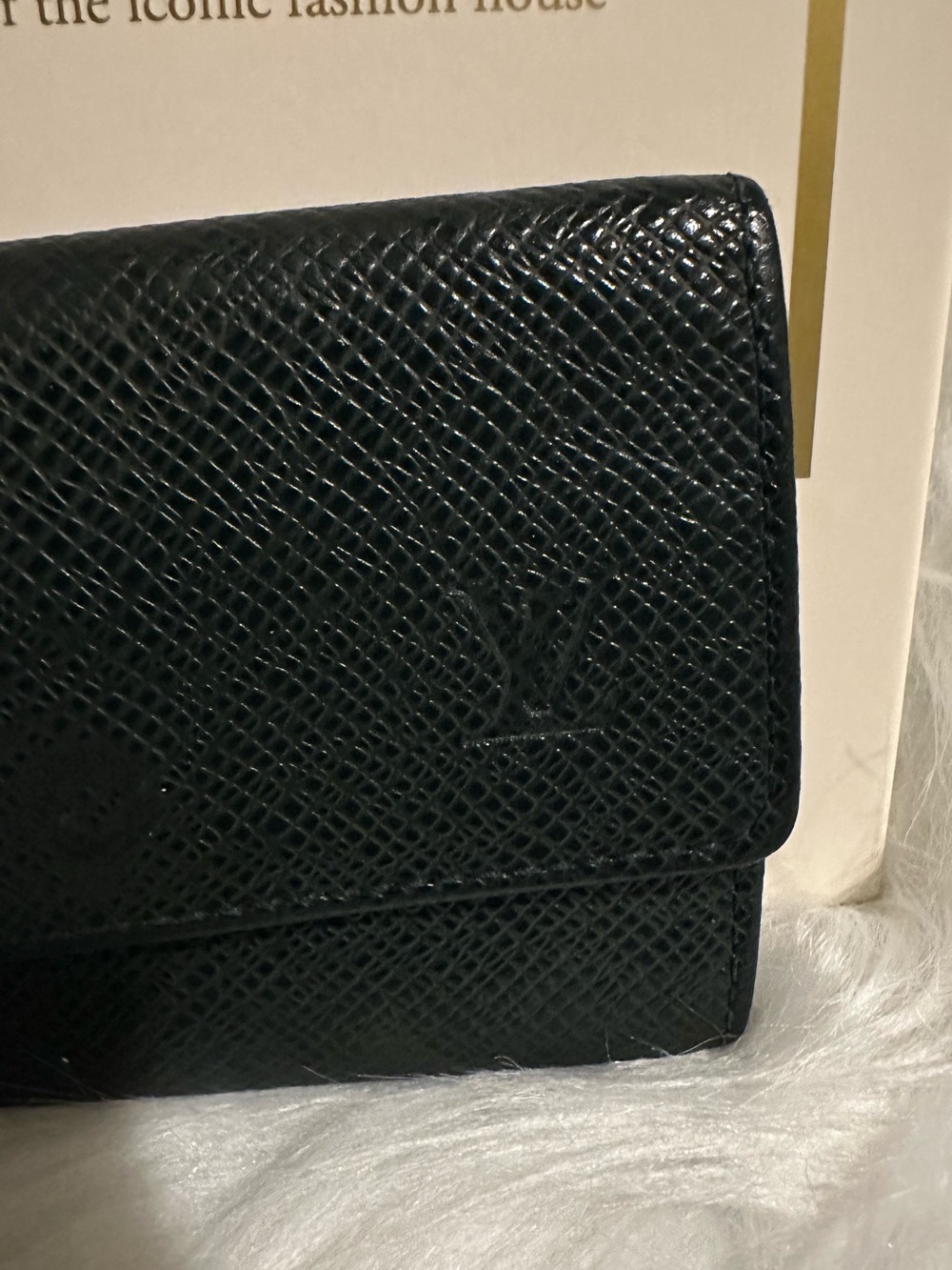 Louis Vuitton Taiga Leather 6-Key Holder Black/Dark Green Leather Made in Spain